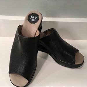 Fly London 40 Black slides